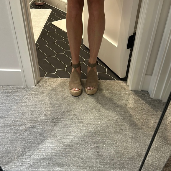 Marc Fisher Wedges - Picture 2 of 5